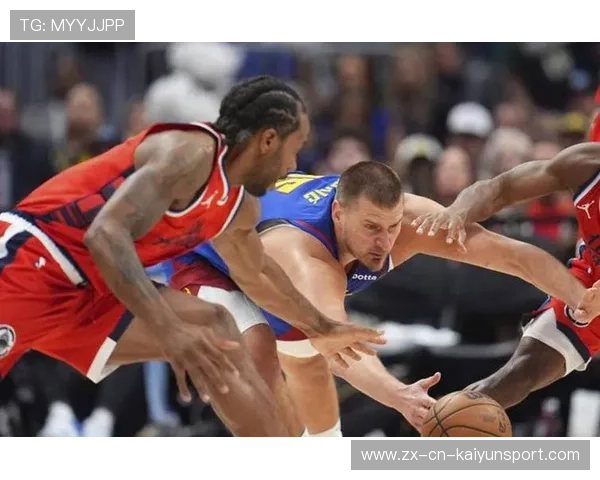 伦纳德卡住身位，洛杉矶快船先赢身体对抗